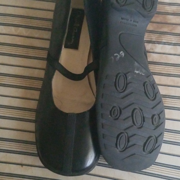 Shoes - Picture 1 of 2